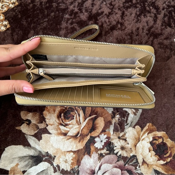 MICHAEL KORS Leather Camel Crocodile Embossed Continental Wristlet Wallet NWT - Picture 8 of 15